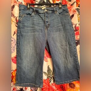 Levi's 512 Perfectly Slimming Capri Jeans